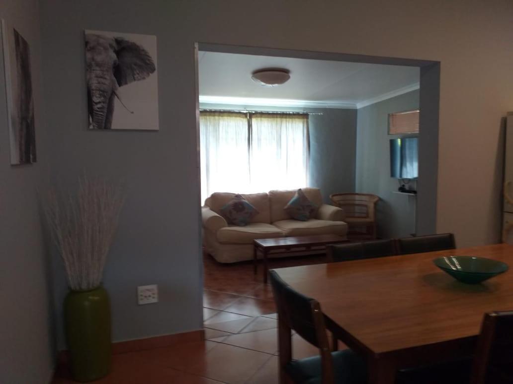 Selati 103 Guest Cottages マレラネ エクステリア 写真